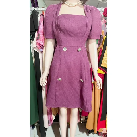 Đầm kèm tag như hình  Màu tím   Chất liệu dạ tweed siêu đẹp  Giá 290k Size SML, eo dưới 76cm mặc đẹp
