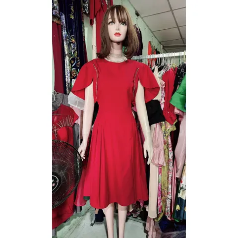 Đầm đỏ che bắp tay siêu đẹp Giá 290k Hàng có sẵn giao ngay Đủ size tới XL, eo dưới 80cm mặc đẹp