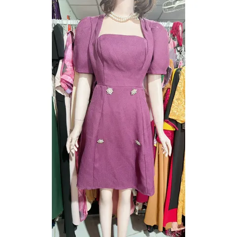 Đầm kèm tag như hình  Màu tím   Chất liệu dạ tweed siêu đẹp  Giá 290k Size SML, eo dưới 76cm mặc đẹp