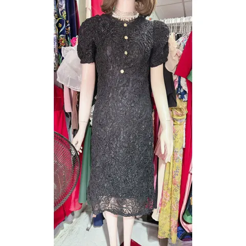 Đầm ren nổi màu đen, đúp lót 2 lớp,hàng như hình  Giá 390k Hàng có sẵn giao ngay Hàng đường may đẹp, kỹ, đúng mô tả.