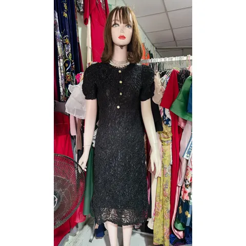 Đầm ren nổi màu đen, đúp lót 2 lớp,hàng như hình  Giá 390k Hàng có sẵn giao ngay Hàng đường may đẹp, kỹ, đúng mô tả.