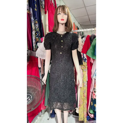 Đầm ren nổi màu đen, đúp lót 2 lớp,hàng như hình  Giá 390k Hàng có sẵn giao ngay Hàng đường may đẹp, kỹ, đúng mô tả.