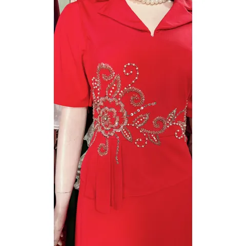 ĐẦM ĐÍNH kết ĐÁ SANG TRỌNG  Hàng có sẵn giao ngay Giá 420k Đủ size SMLXL Màu đỏ , đính kết tay thủ công tỉ mỉ
