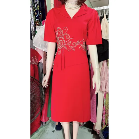 ĐẦM ĐÍNH kết ĐÁ SANG TRỌNG  Hàng có sẵn giao ngay Giá 420k Đủ size SMLXL Màu đỏ , đính kết tay thủ công tỉ mỉ