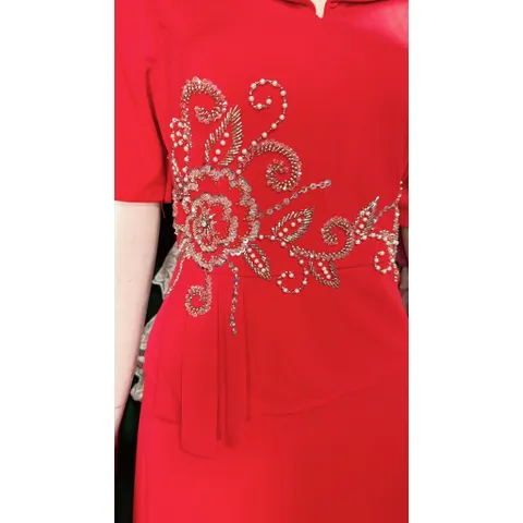 ĐẦM ĐÍNH kết ĐÁ SANG TRỌNG  Hàng có sẵn giao ngay Giá 420k Đủ size SMLXL Màu đỏ , đính kết tay thủ công tỉ mỉ