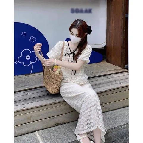 Set ren đẹp y hình gồm áo + chân váy Giá 290k Hàng có sẵn giao ngay Hàng đường may đẹp, kỹ, đúng mô tả.