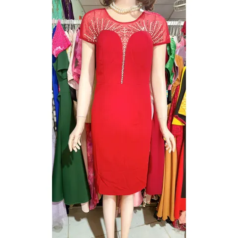 Đầm đính kết thủ công tỉ mỉ
