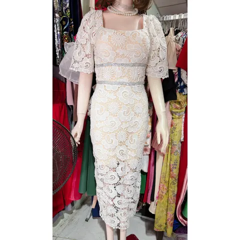 Đầm ren body cổ vuông xuất sắc Giá 450k Hàng có sẵn giao ngay Chất liệu ren nổi cao cấp Ren Màu trắng lót màu kem