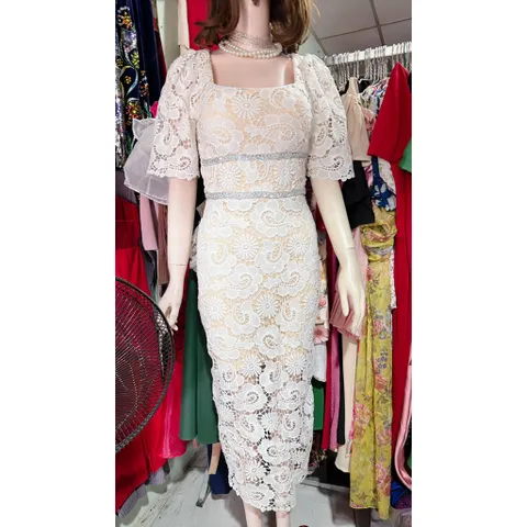 Đầm ren body cổ vuông xuất sắc Giá 450k Hàng có sẵn giao ngay Chất liệu ren nổi cao cấp Ren Màu trắng lót màu kem