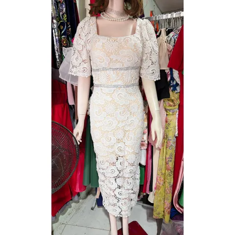 Đầm ren body cổ vuông xuất sắc Giá 450k Hàng có sẵn giao ngay Chất liệu ren nổi cao cấp Ren Màu trắng lót màu kem