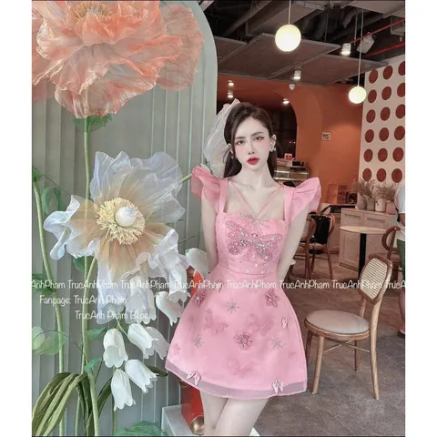 Đầm hồng đính siêu đẹp Giá 390k Hàng có sẵn giao ngay Hàng đường may đẹp, kỹ, đúng mô tả.  100% sử dụng hình ảnh thật