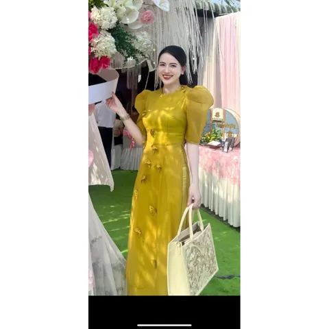 Set áo dài màu vàng vải tơ đính kết Hàng có sẵn giao ngay M Size SM Giá áo dài 300k/áo dài, quần 100k/ quần
