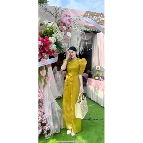 Set áo dài màu vàng vải tơ đính kết Hàng có sẵn giao ngay M Size SM Giá áo dài 300k/áo dài, quần 100k/ quần