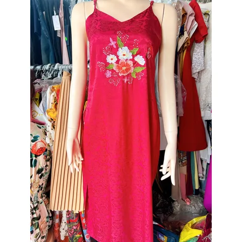 Đầm gấm siêu đẹp, lụa gấm  có thêu hoa . ✔Chất vải siêu sang xịn, mịn nhẹ tênh