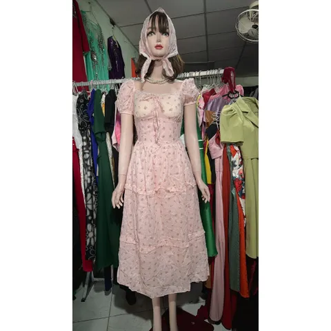 Đầm thô họa tiết hoa nhí, cổ vuông phối ren Có sẵn mút ngực Size S, eo dưới 70cm Giá 290k, người ta đang bán gần 4xx