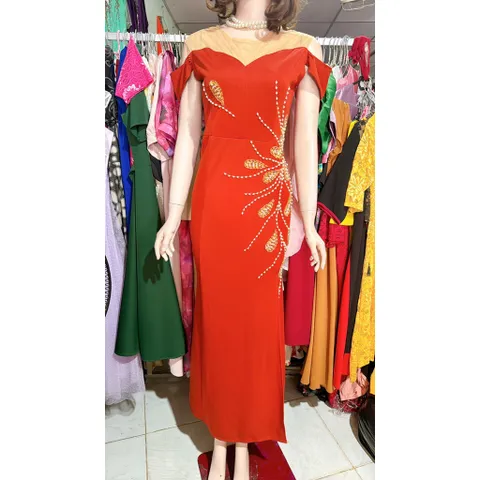 Đầm dạ hội đính kết tay thủ công  Hàng có sẵn giao ngay  Màu cam Giá 350k  Chất liệu thun umi co giãn dễ mặc Dưới 70kg