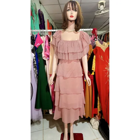 Set maxi rời áo croptop có thể mặc dc 2 kiểu: trễ vai hay lên vai đều đẹp, mix cùng chân váy nhiều tầng, chất tơ mềm mát