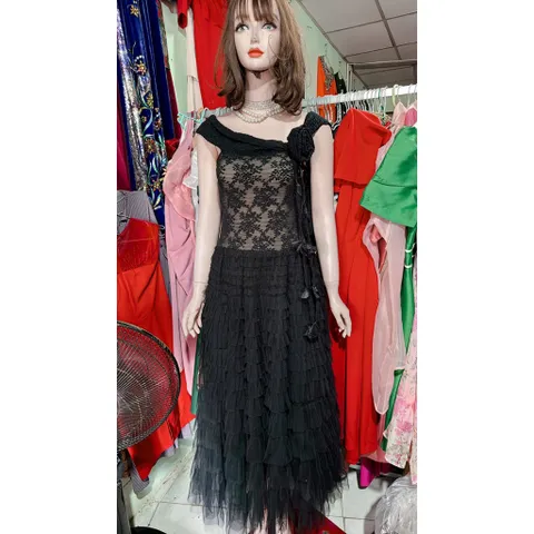 ĐẦM REN MAXI TRỄ VAI Ren HOA TÙNG LƯỚI NHIỀU TẦNG, Trễ Vai Chân Tầng Bồng Xòe Màu đen tôn dáng sang chảnh ,đi tiệc
