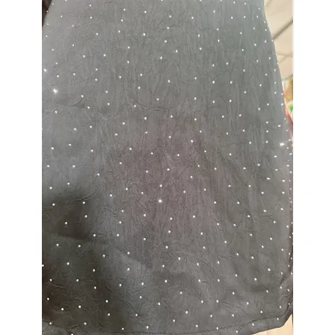 Chân váy vải nhũ  bi đen, có sẵn lót quần Size SM Hàng có sẵn giao ngay M, eo dưới 72cm Giá 150k Dễ phối đồ