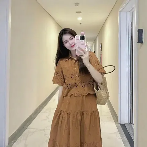 Set váy nữ thiết kế, set ren lỗ hoa nổi qc áo sơ mi tay ngắn phối chân váy xòe dài , màu trẻ trung cho nàng đi biển