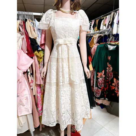 Đầm ren thiết kế dáng dài vintage cổ vuông tay ngắn hai lớp chất ren sữa nơ eo sang chành phù hợp đi tiệc, đi chơi