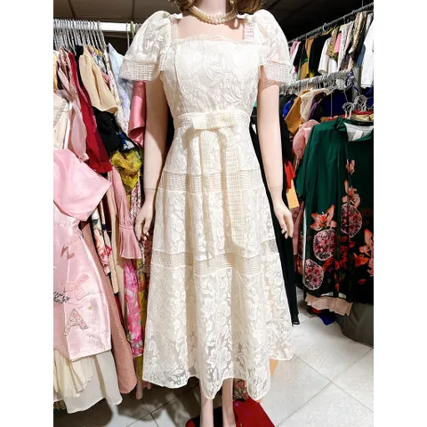 Đầm ren thiết kế dáng dài vintage cổ vuông tay ngắn hai lớp chất ren sữa nơ eo sang chành phù hợp đi tiệc, đi chơi