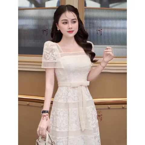 Đầm ren thiết kế dáng dài vintage cổ vuông tay ngắn hai lớp chất ren sữa nơ eo sang chành phù hợp đi tiệc, đi chơi