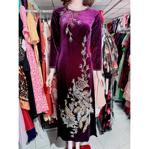 Áo dài nhung đính kết thủ công