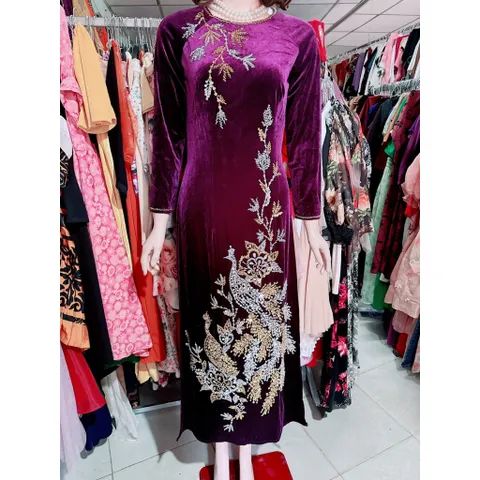 Áo dài nhung đính kết thủ công