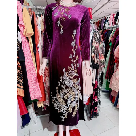 Áo dài nhung đính kết thủ công
