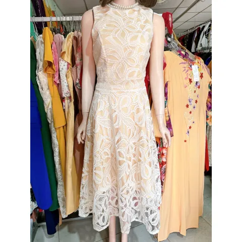 Đầm nữ cổ đính ngọc  dáng maxi,màu trắng kem họa tiết hoa Hàng có sẵn giao ngay L Size SML ( eo dưới 76cm mặc đẹp)