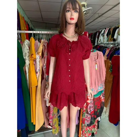 Sét ren thêu, tay ngắn ,màu  đỏ đô , gồm áo và quần short có bo chun co giãn dễ mặc Size SML Hàng có sẵn giao ngay M