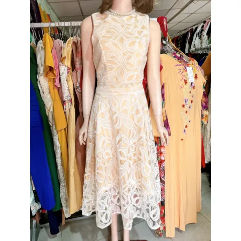 Đầm nữ cổ đính ngọc  dáng maxi,màu trắng kem họa tiết hoa Hàng có sẵn giao ngay L Size SML ( eo dưới 76cm mặc đẹp)