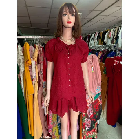 Sét ren thêu, tay ngắn ,màu  đỏ đô , gồm áo và quần short có bo chun co giãn dễ mặc Size SML Hàng có sẵn giao ngay M
