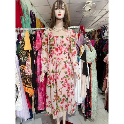 Đầm hoa Cổ vuông,tay dài  Hoa 3D Tơ Óng chiffon đúp lót 2 lớp Tinh Tế Haàng có sẵn giao ngay Phía sau bo chun co giãn