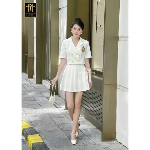 Set áo vest chân váy dập li kèm tag cài logo xịn xò trắng Giá 330k HÀng xịn Hàng có sẵn giao ngay