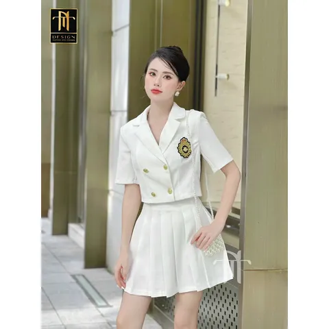Set áo vest chân váy dập li kèm tag cài logo xịn xò trắng Giá 330k HÀng xịn Hàng có sẵn giao ngay