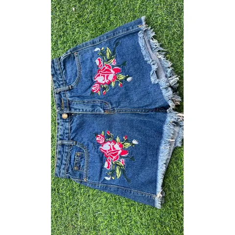 Quần short jean thêu hoa size S, M mặc vừa Giá 120k Hàng coa sẵn giao ngay