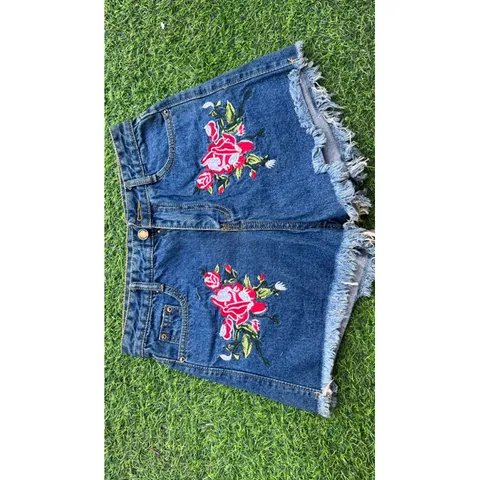 Quần short jean thêu hoa size S, M mặc vừa Giá 120k Hàng coa sẵn giao ngay