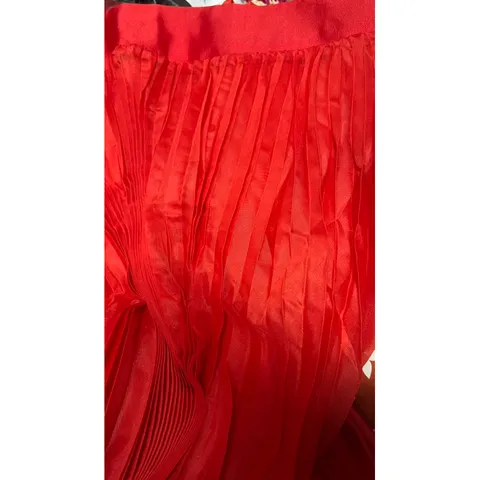 Set áo đính hoa + chân váy dập ly Giá 330k Hang có sẵn giao ngay