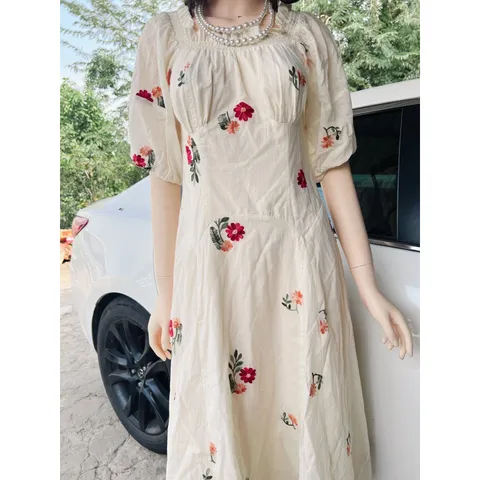 Váy trễ vai dáng dài đi biển họa tiết hoa phối viền bèo  Có thể mặc 2 kiểu ( trễ vai hay lên vai đều được)