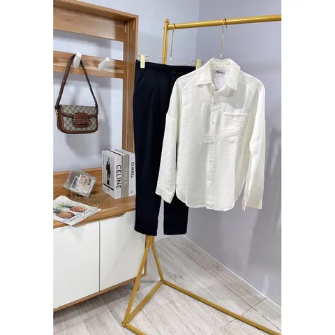 Set áo sơ mi đũi + quần đen Quảng Châu Mã này e bán hoài nhé kh🤗🤗 Giá 290k