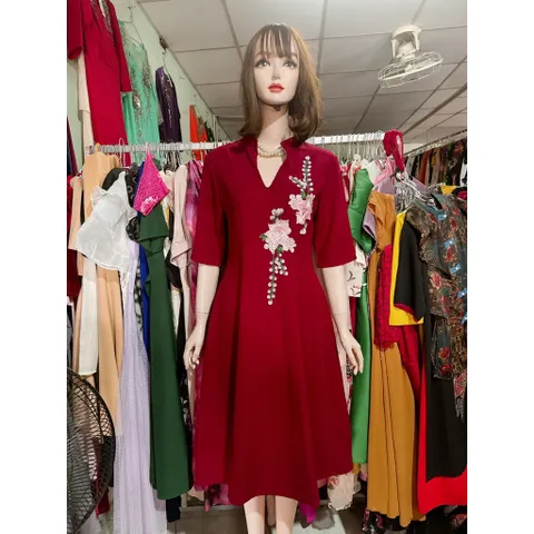 Đầm tuyết mưa đính kết cao cấp Giá 290k Hàng có sẵn giao ngay Eo dưới 76cm mặc đẹp Màu đỏ đô