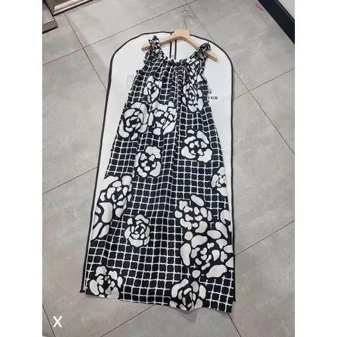 Đầm lụa Satin siêu đẹp Chất liệu: lụa Shop cam đoan y ảnh 100% Quý khách cần tư vấn hãy inbox shop nha !! Giá 290k
