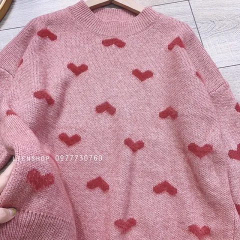 Áo len lông thỏ mềm mịn hình môi siêu yêu ạ, chất sờ mướt lắm nhé. Hàng loại 1 lên phom chuẩn, dày dặn, dễ kết hợp