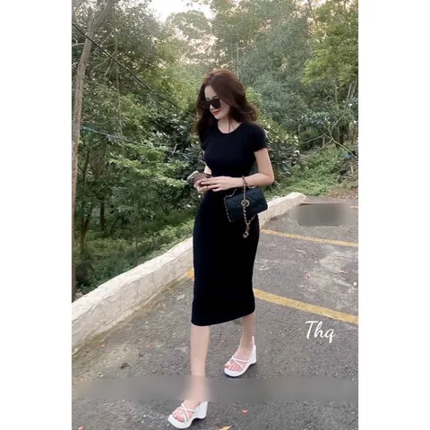 Đầm body thun cotton lạnh siêu mịn siêu xịn Xẻ trước Giá 200k Hàng có sẵn giao ngay Màu đen mặc tôn dáng