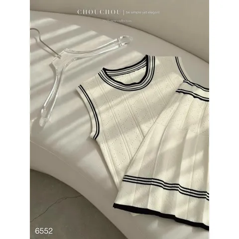 Set len gồm áo + chân váy len Giá 290k/ set Màu be Hàng có sẵn giao ngay