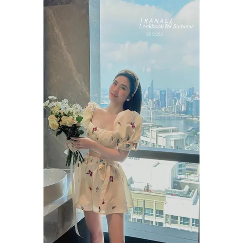 🌸  set đồ xinh . Set áo cổ vuông tay bồng chun lưng mix quần đùi xoè rộng xinh quá ạ. Chất thô hoa mềm đẹp , xinh chuẩn