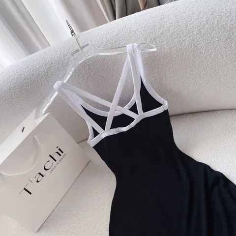 ĐẦM BODY ĐEN 2S VIỀN TRẮNG CHÉO  Lên dáng cool ngầu siêu tôn nha co dãn thoải mái Hàng có sẵn giao ngay Giá 190k