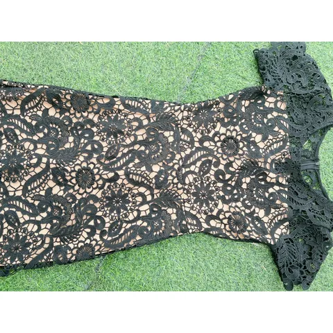 Đầm ren nổi siêu đẹp Giá 250k Hang có sẵn giao ngay Eo dưới 70 cm